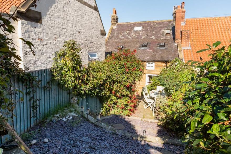 Hillside - Three Bedroom House, Sleeps 5