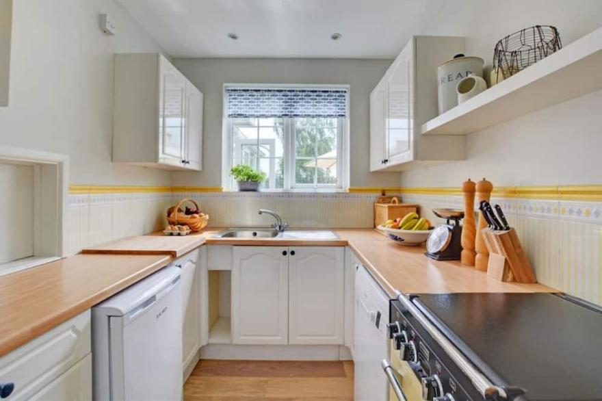 Crow's Nest - Three Bedroom House, Sleeps 6