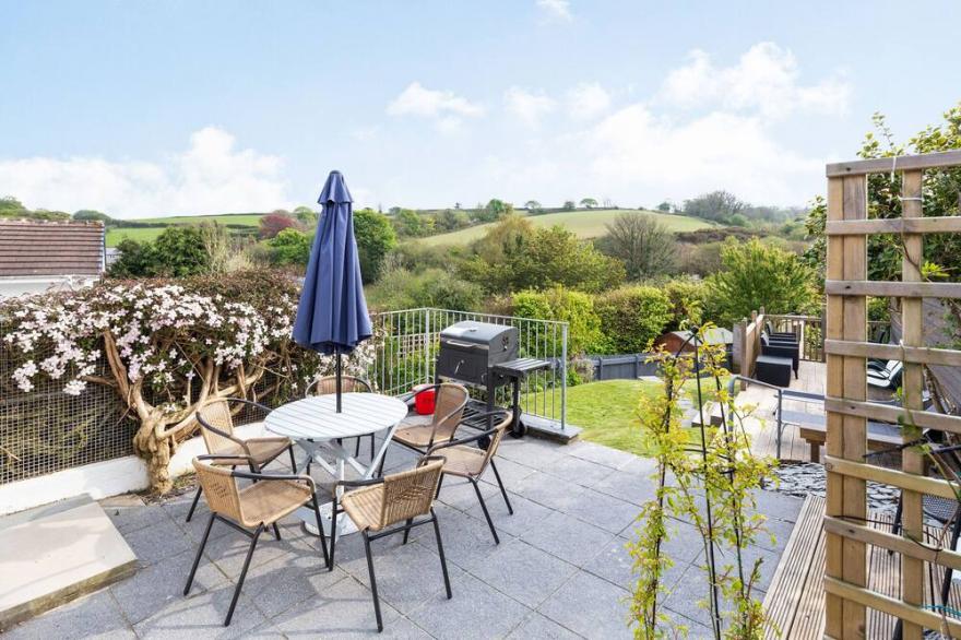 ORCHARD VIEW, family friendly, with a garden in Polgooth
