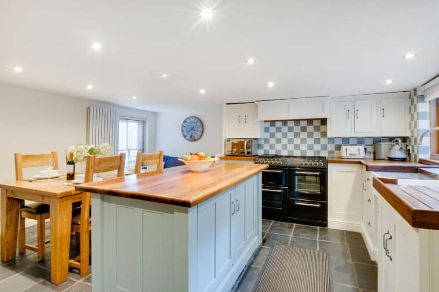 Duck's Cottage - Two Bedroom House, Sleeps 4