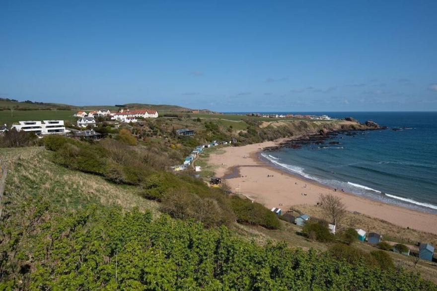 3 THE BAY - A minimalist apartment with sweeping sea views over Coldingham Bay.