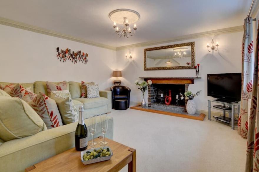 The Anchorage - Three Bedroom House, Sleeps 6