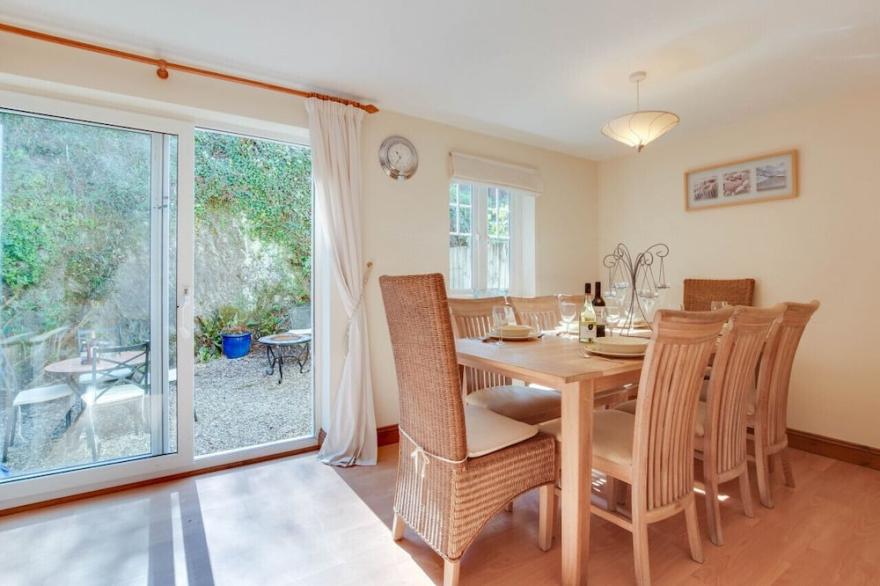 Bay Breeze - Four Bedroom House, Sleeps 7