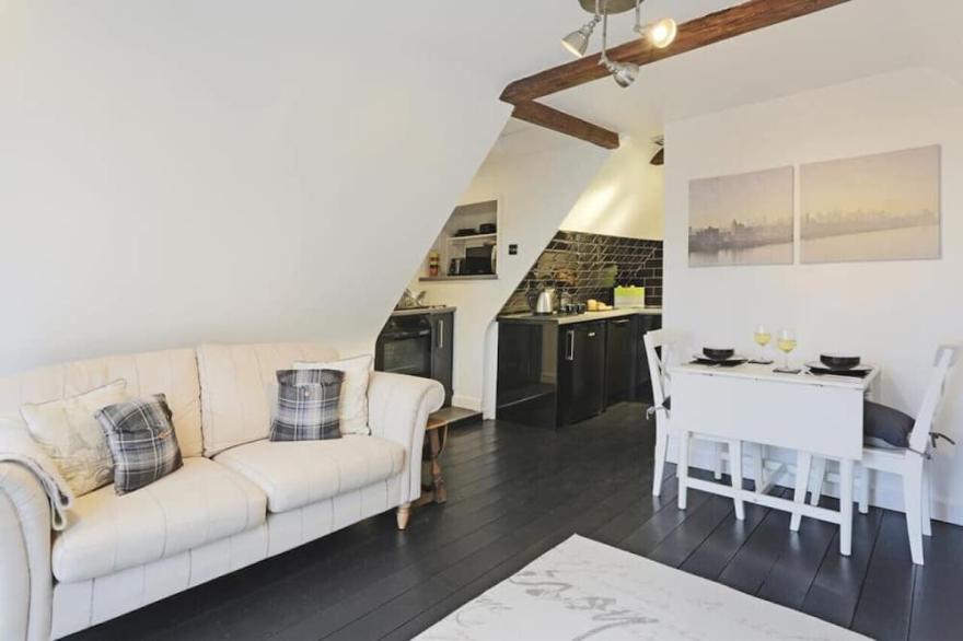 Tree Tops - One Bedroom House, Sleeps 2