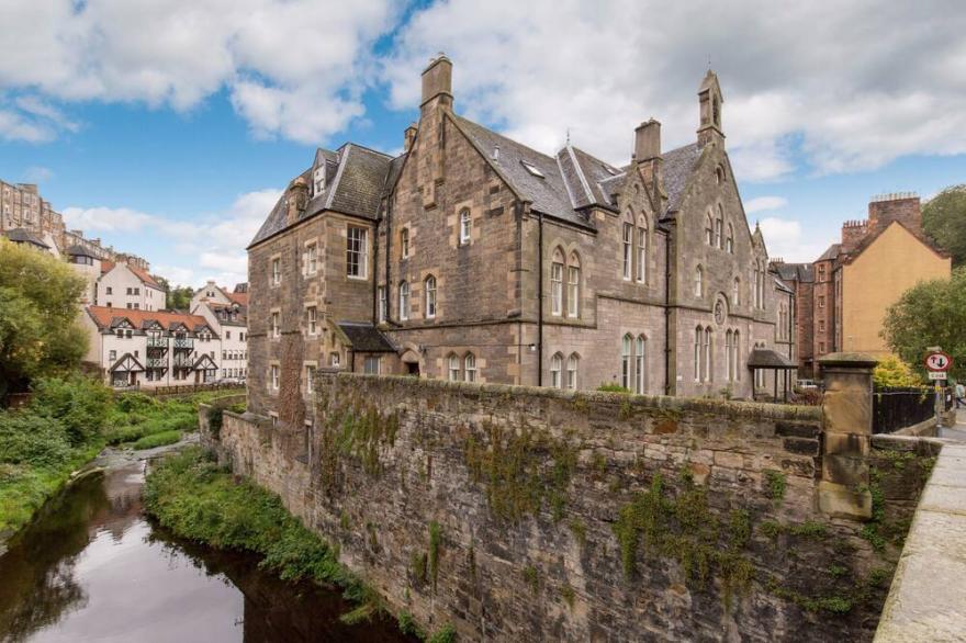 A contemporary three-bedroom open plan apartment with private parking space. Sleeps 6.