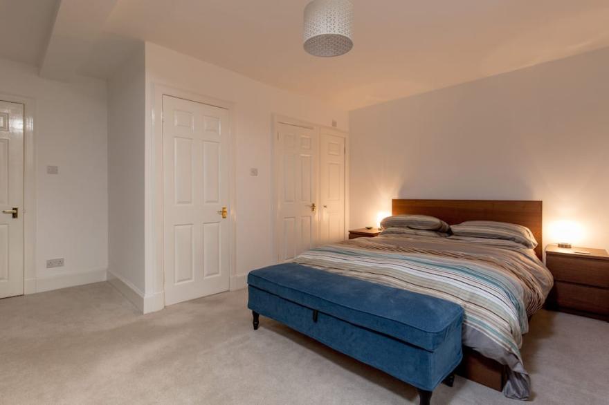 A contemporary three-bedroom open plan apartment with private parking space. Sleeps 6.