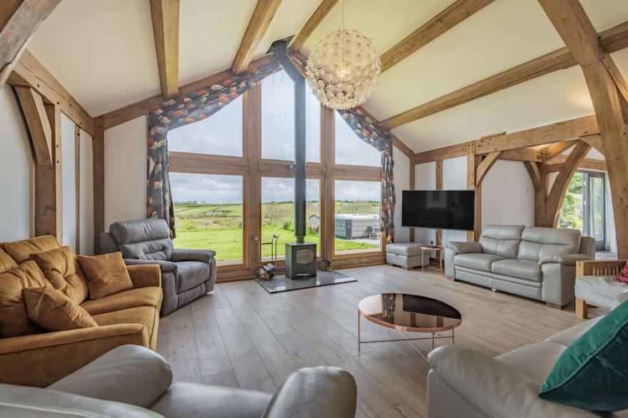 HEN HAFOD, pet friendly, character holiday cottage in Llangefni