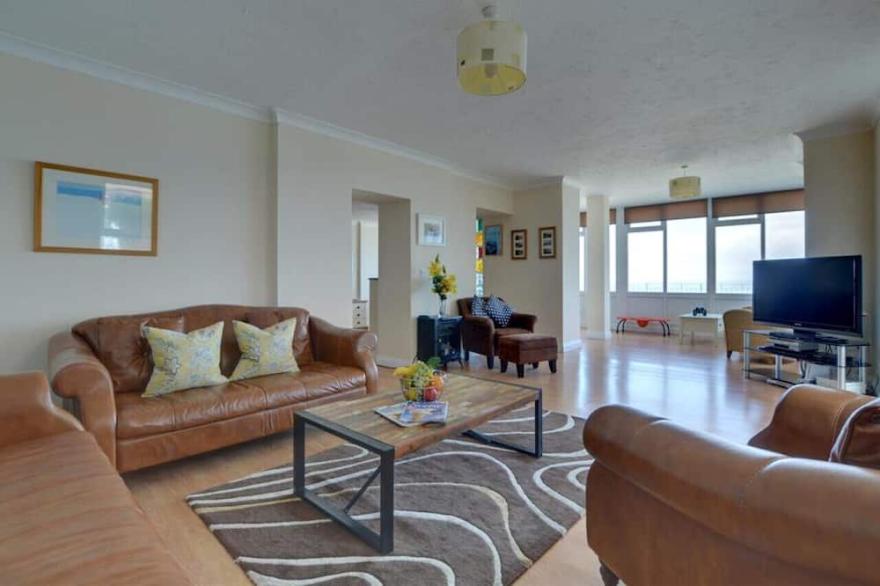 1 Devon Beach Court - Three Bedroom Apartment, Sleeps 6