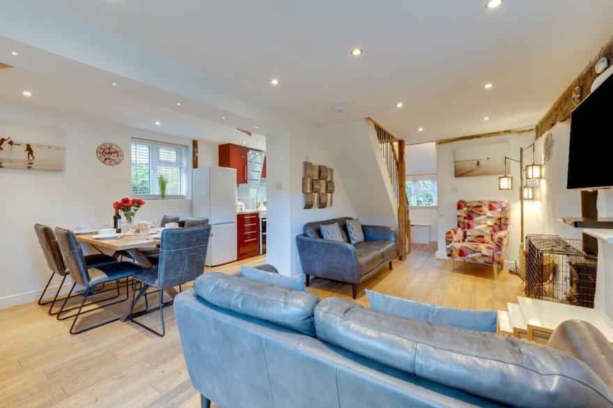 Yellow Cottage - Three Bedroom House, Sleeps 5