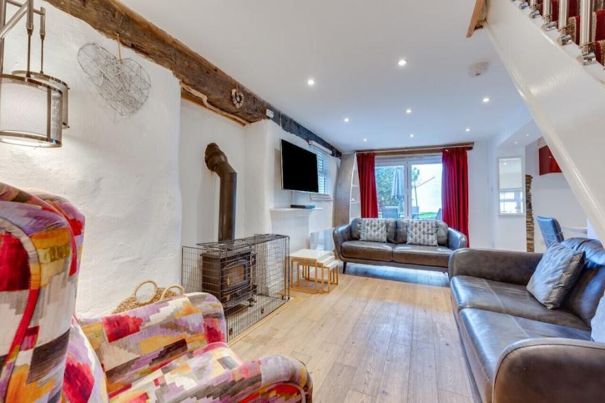 Yellow Cottage - Three Bedroom House, Sleeps 5