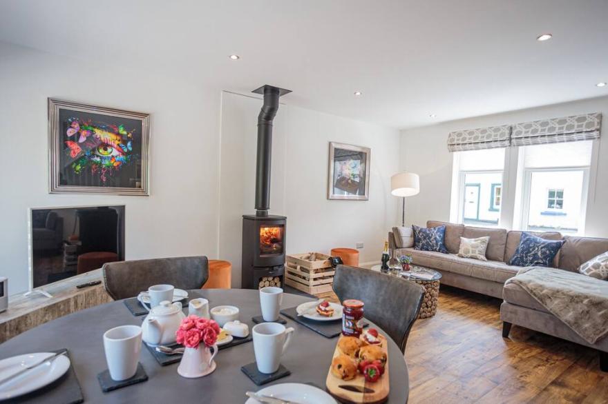 SQUIRREL COTTAGE, family friendly, with open fire in Kirkcolm