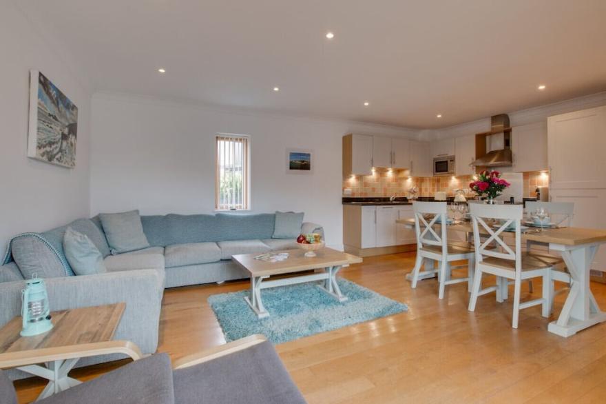 Seahorse Apartment - Two Bedroom Apartment, Sleeps 4