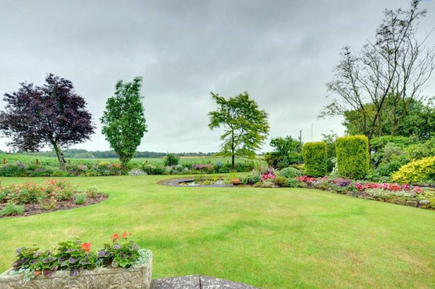 Garth Cottage - Two Bedroom House, Sleeps 4