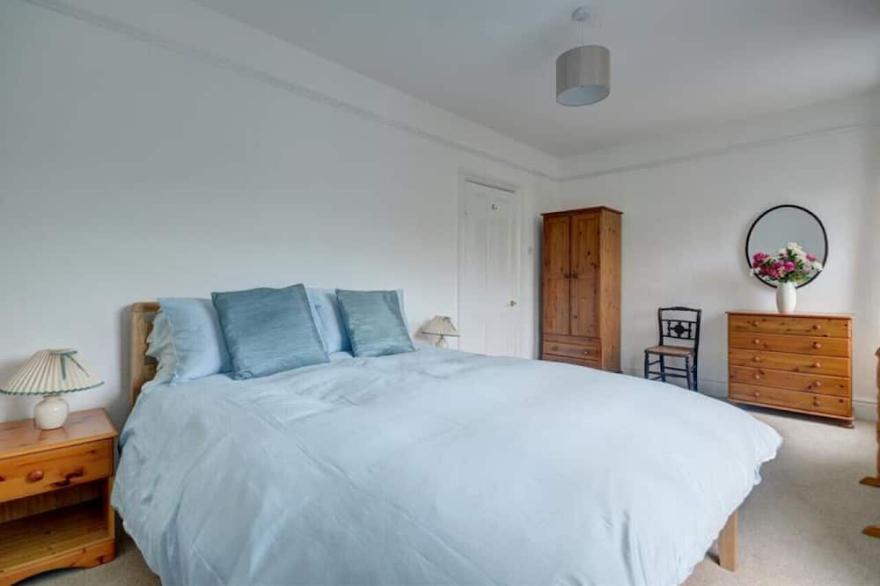 Treknow - Three Bedroom House, Sleeps 5
