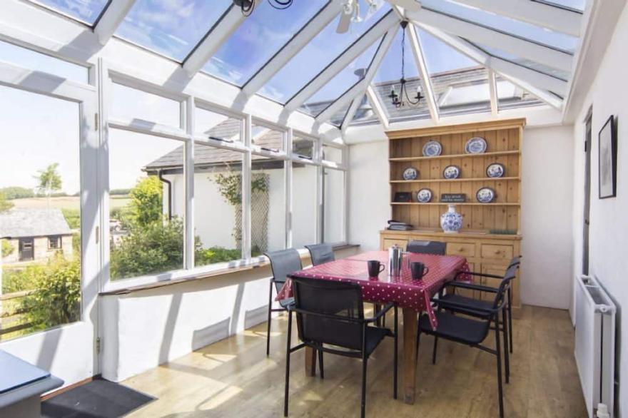Spacious 3 bedroom country cottage, indoor pool & sauna, conservatory