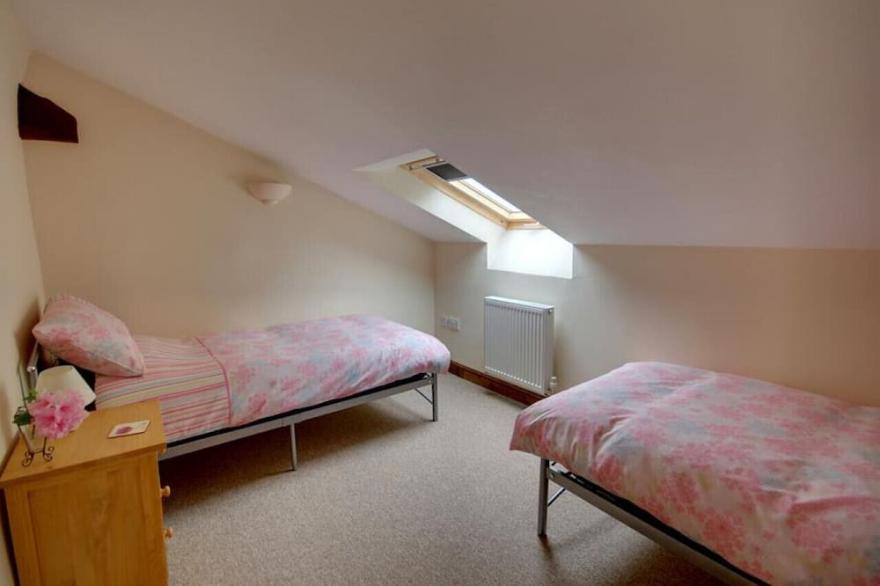 Button Stable - Three Bedroom House, Sleeps 6