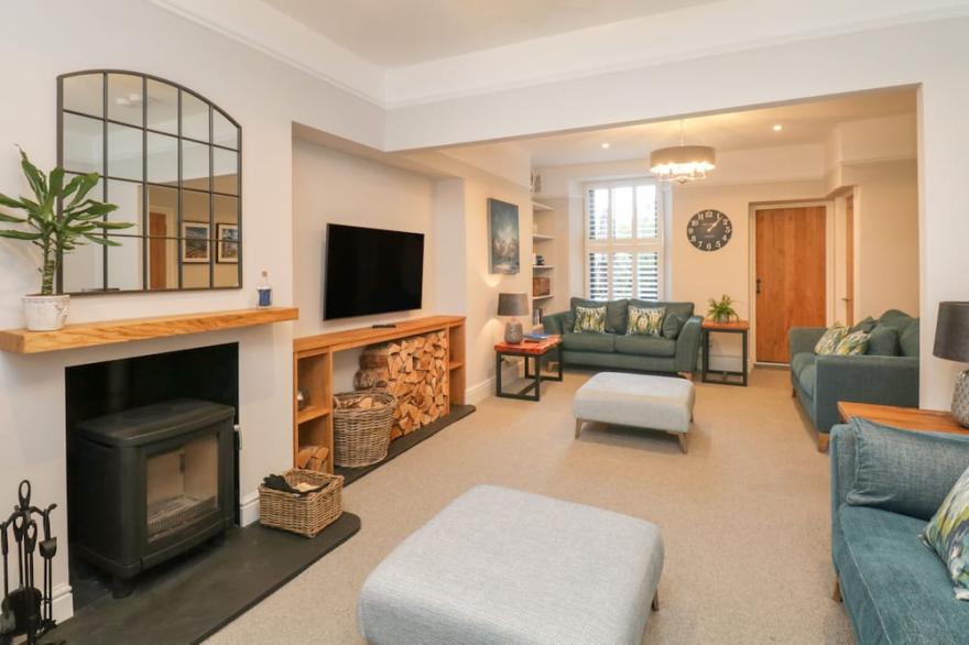 HAZELNUT COTTAGE, family friendly, with open fire in Windermere