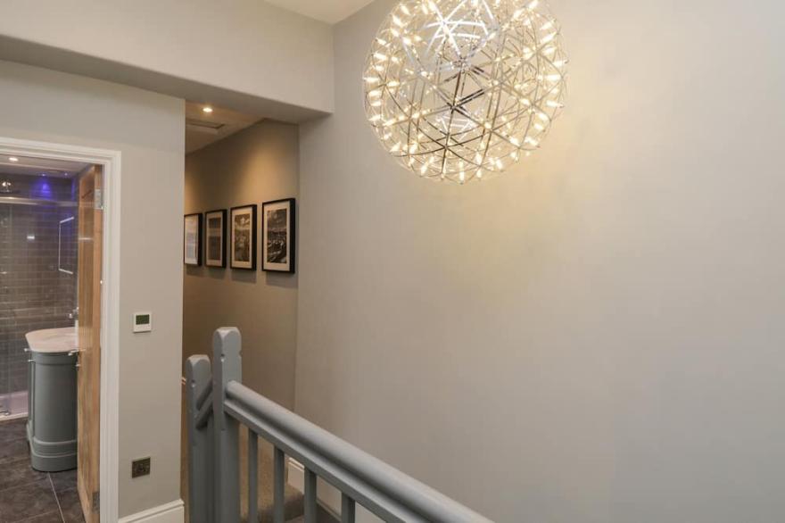 HAZELNUT COTTAGE, family friendly, with open fire in Windermere