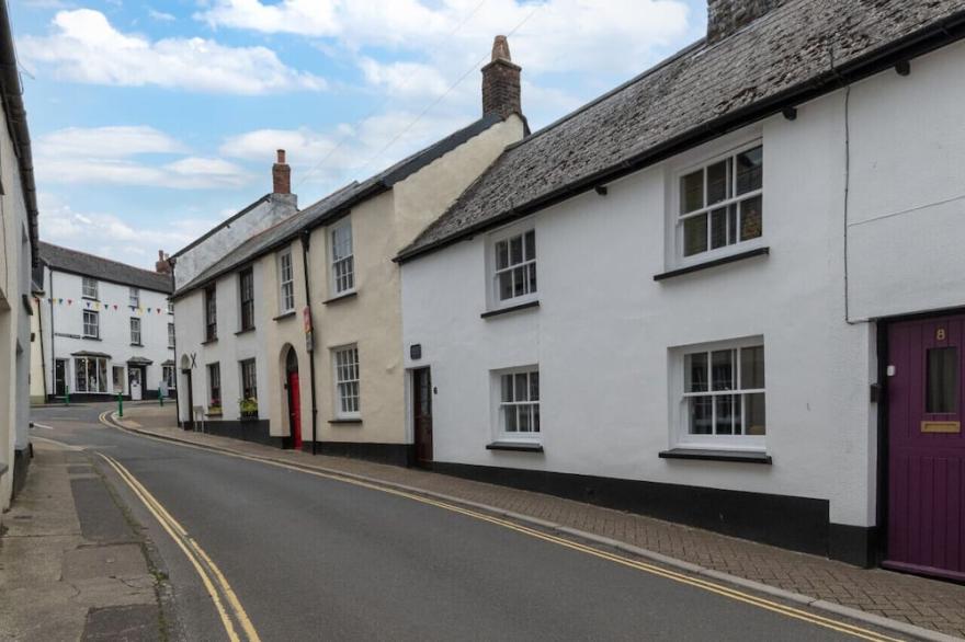 Wisteria Cottage - Two Bedroom House, Sleeps 4