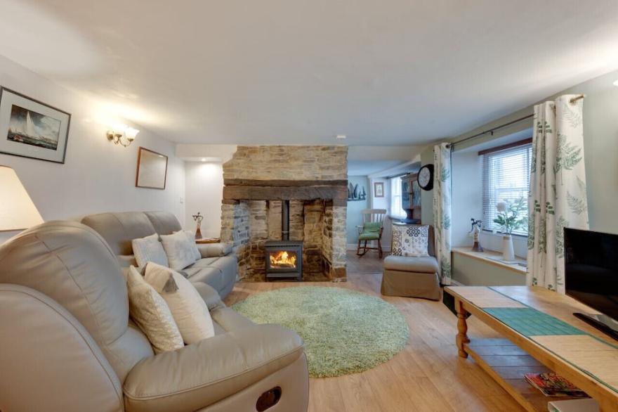 Wisteria Cottage - Two Bedroom House, Sleeps 4