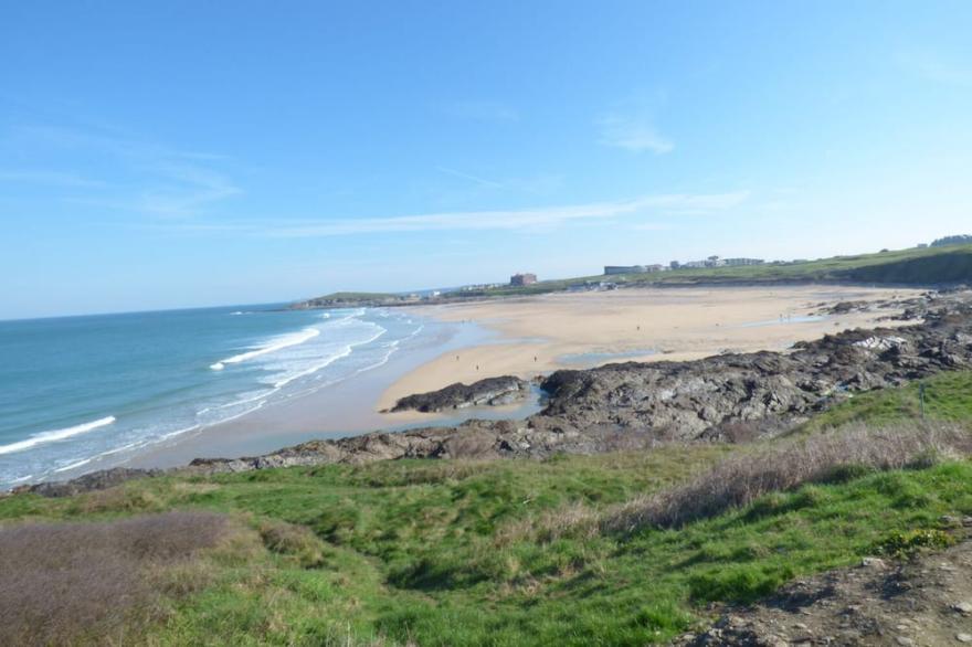 FISTRAL BREEZE, pet friendly, country holiday cottage in Newquay
