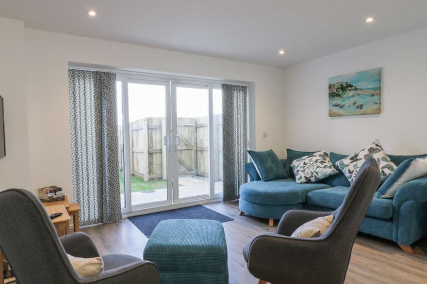 FISTRAL BREEZE, pet friendly, country holiday cottage in Newquay