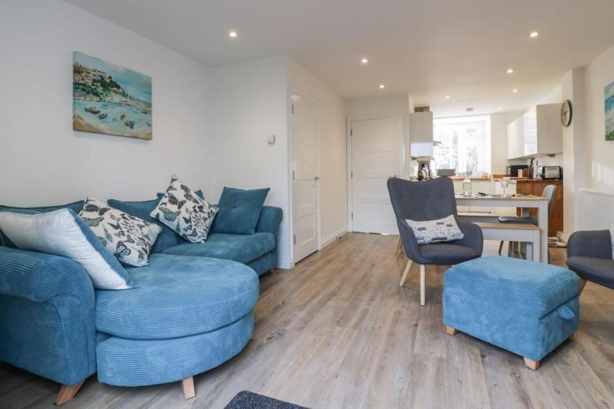 FISTRAL BREEZE, pet friendly, country holiday cottage in Newquay
