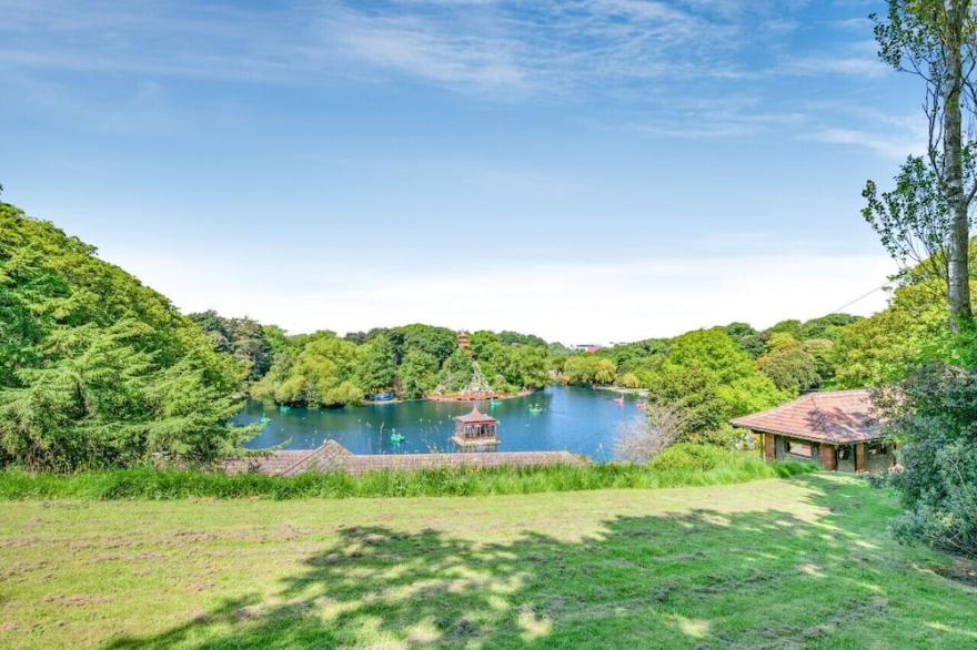 Parkside - Six Bedroom House, Sleeps 10