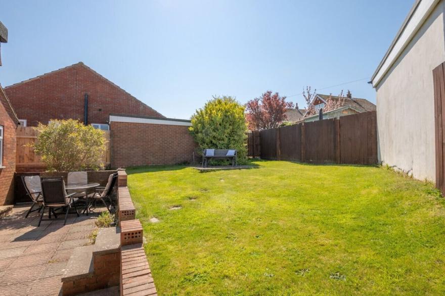 Walebeck - Two Bedroom House, Sleeps 4