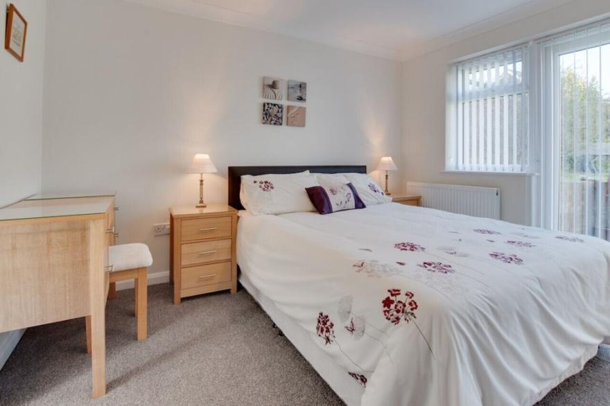 Walebeck - Two Bedroom House, Sleeps 4