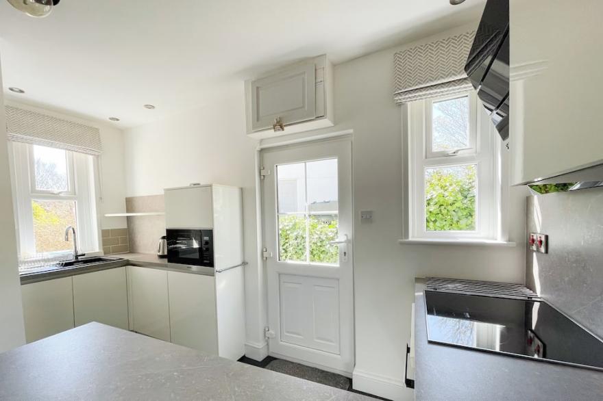 Windsor Cottage - 3 Bed | Pet Friendly* | Terrace