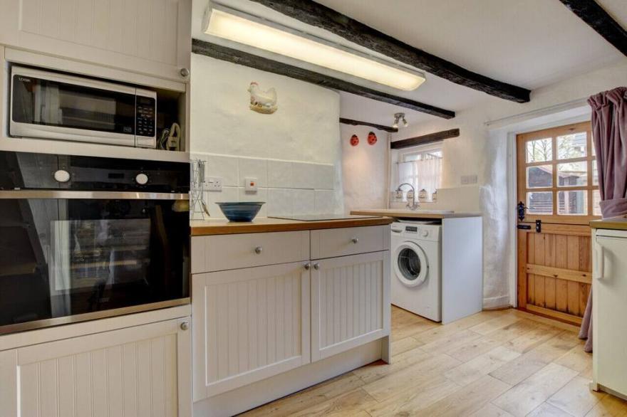 Warren Cottage - Two Bedroom House, Sleeps 4