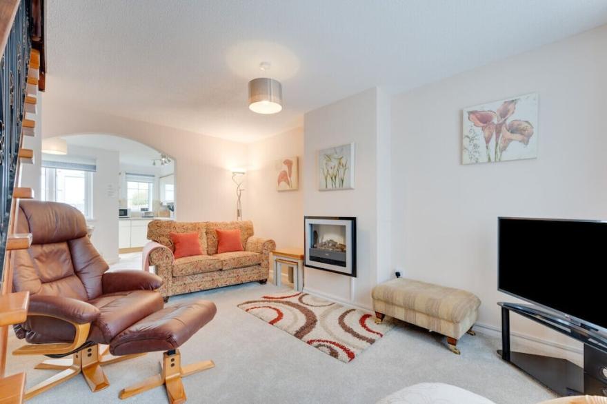 Dune View, Instow - Two Bedroom House, Sleeps 6