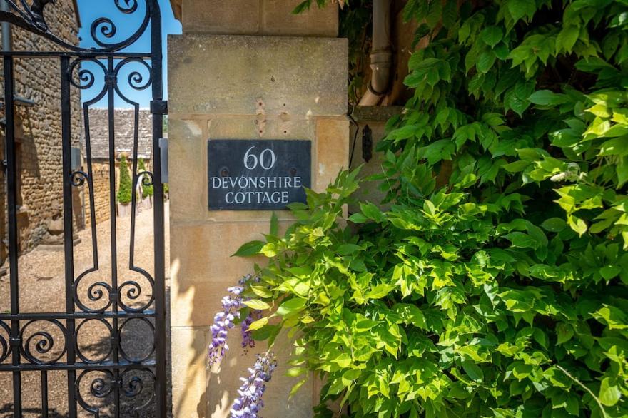 Devonshire Cottage, in the heart of Broadway