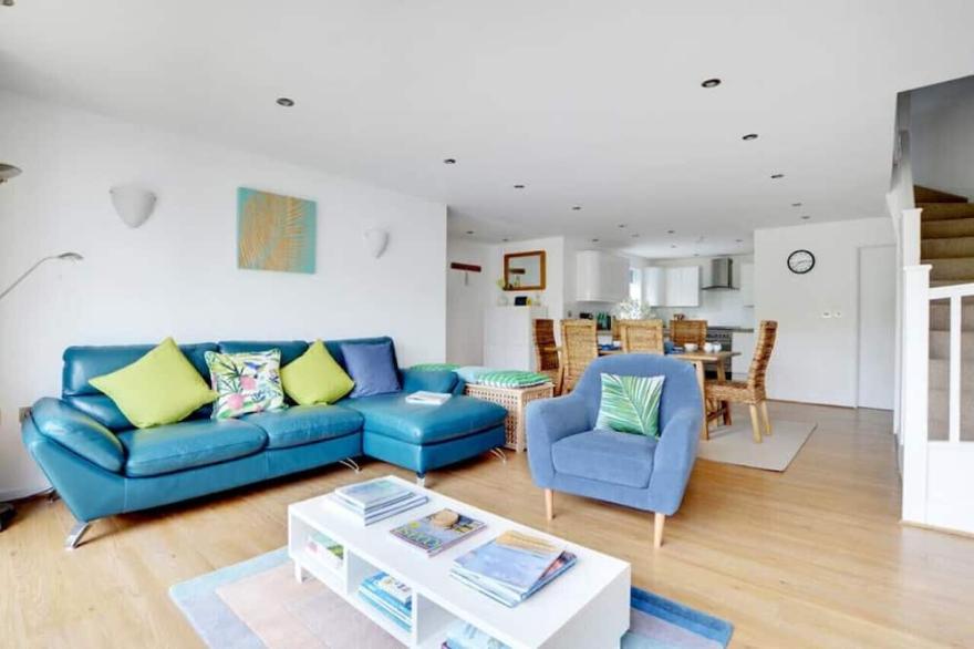 Palms 1 - Two Bedroom House, Sleeps 4