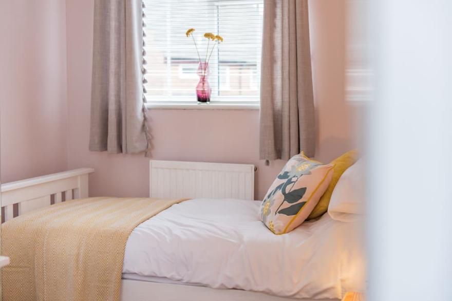 Rushbrook is a lovely family holiday home, just a short walk into the historic town centre of Sandwi