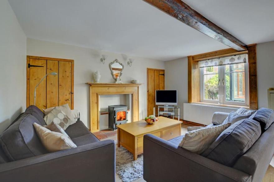 Folly Cottage - Two Bedroom House, Sleeps 4