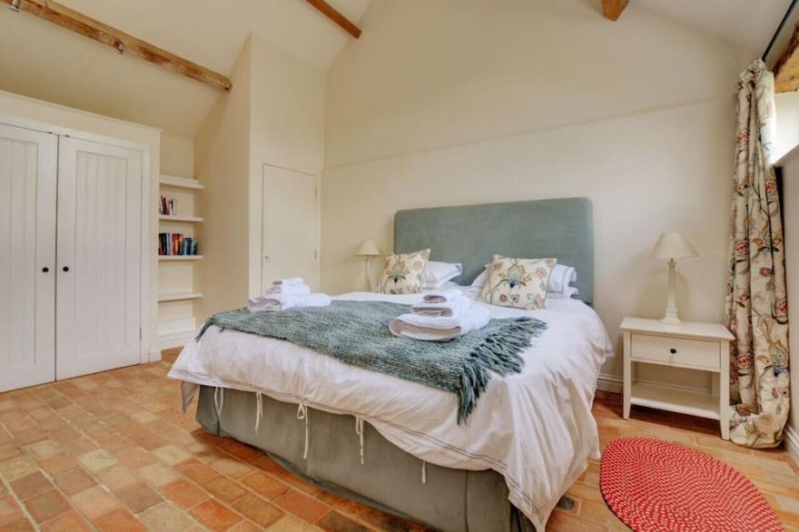 David's Barn - Two Bedroom House, Sleeps 4