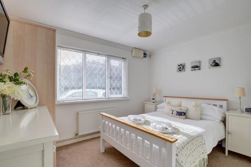 Sandcastles - Two Bedroom House, Sleeps 4