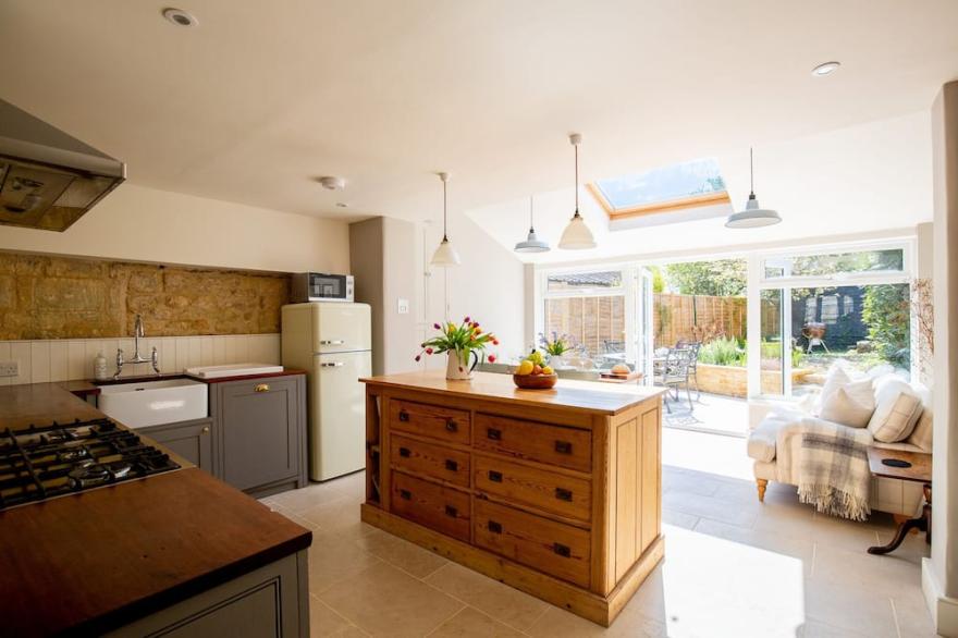 ★ Renovated Cosy & Rustic Cotswold cottage with fire ★