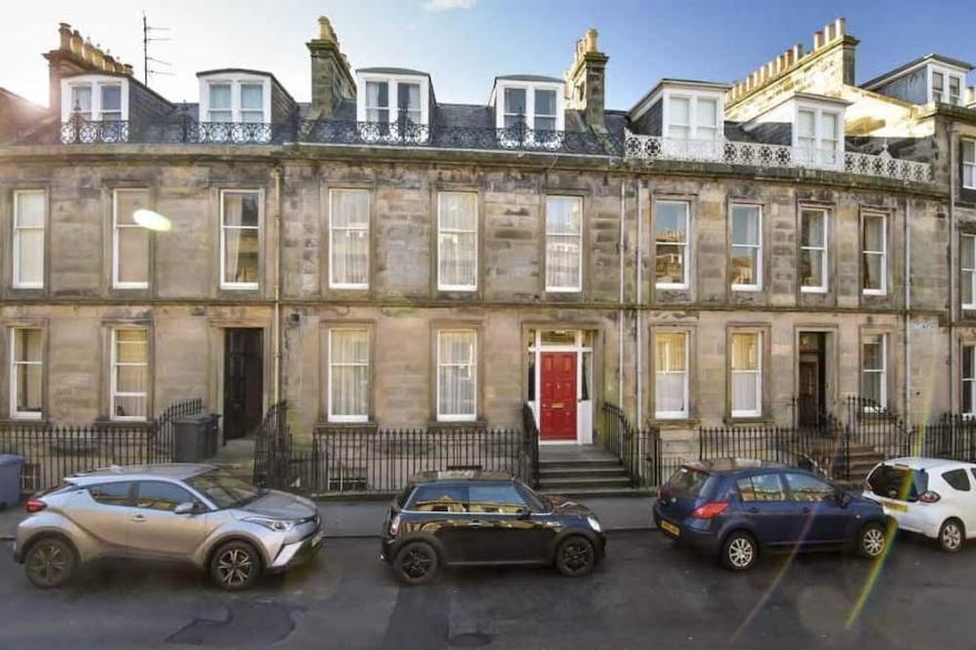 6 Howard Place -  a townhouse that sleeps 14 guests  in 7 bedrooms