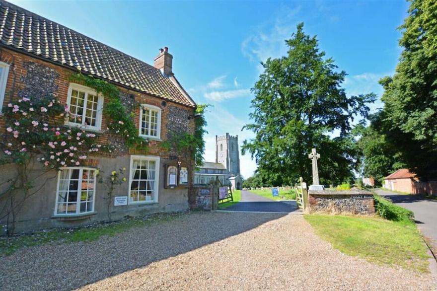 Cockleshells - Three Bedroom House, Sleeps 6