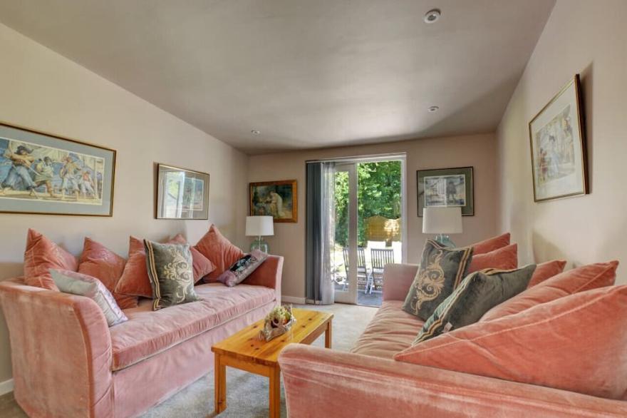 Blackberry Cottage - Two Bedroom House, Sleeps 4