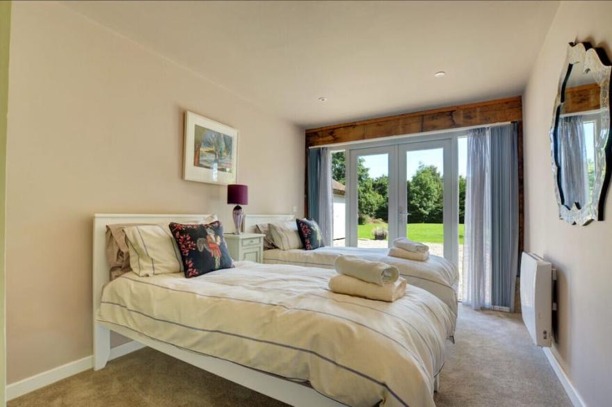Blackberry Cottage - Two Bedroom House, Sleeps 4