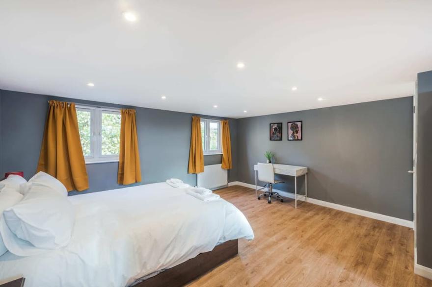 Spacious 4 bed New Cross house with garden