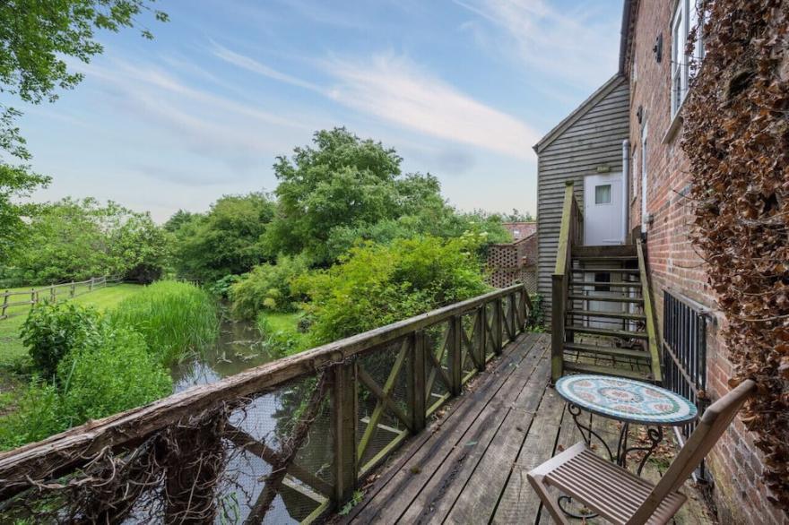 Eades Mill - Three Bedroom House, Sleeps 8