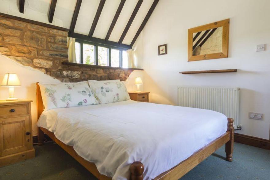 Delightful 2 bedroom cottage in beautiful Devon countryside, indoor pool & sauna