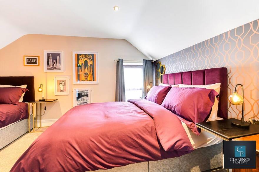 Decadent Art House in Derry