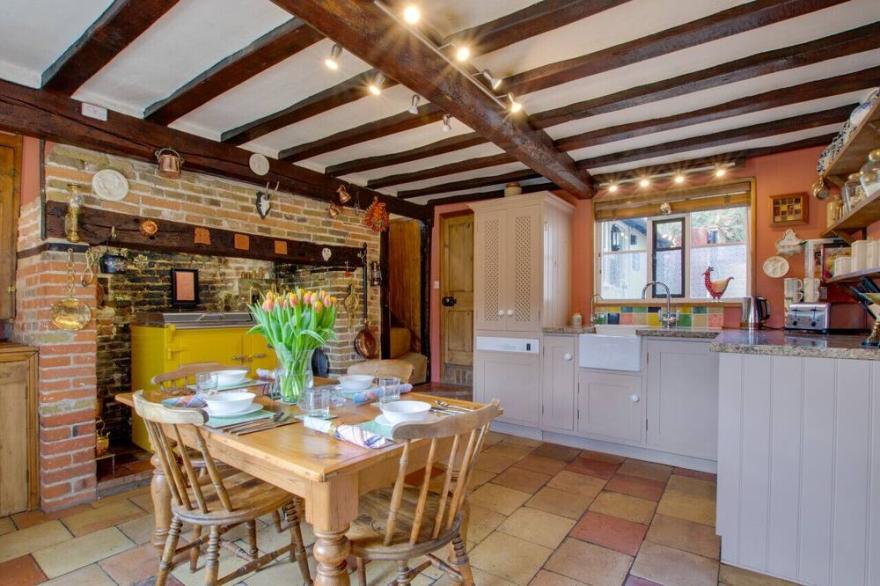 Apple Tree Cottage - Two Bedroom House, Sleeps 4