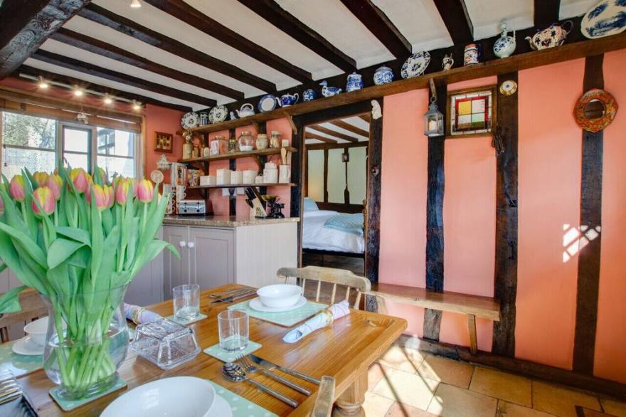 Apple Tree Cottage - Two Bedroom House, Sleeps 4